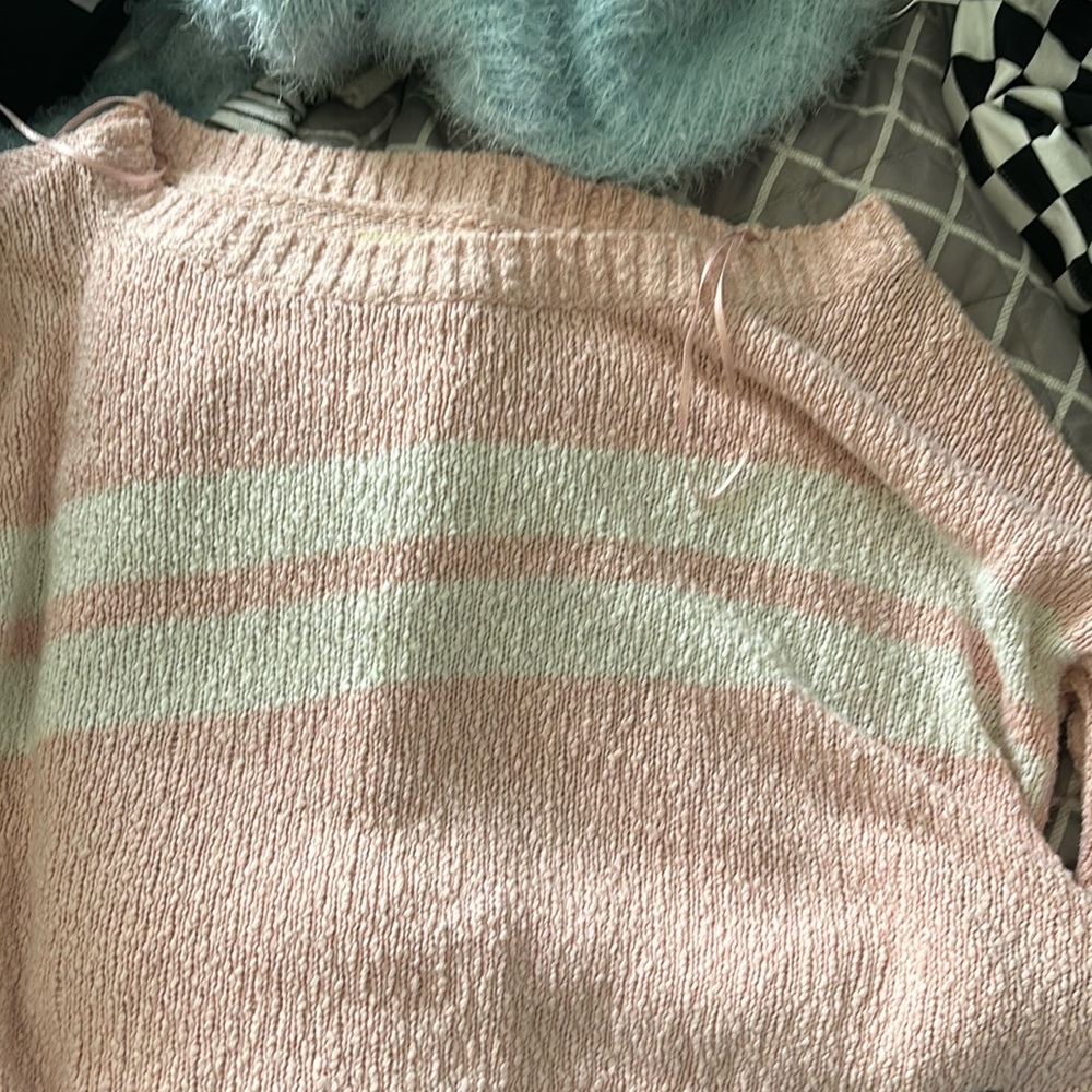 pink sweater